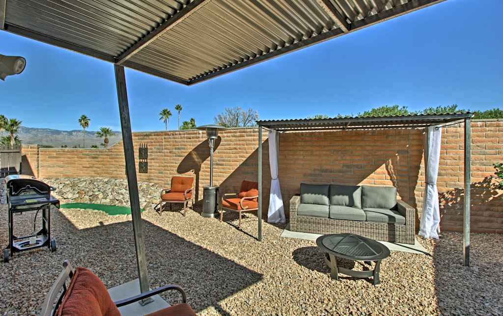 Tucson Home W Landscaped Backyard Patio Fire Pit