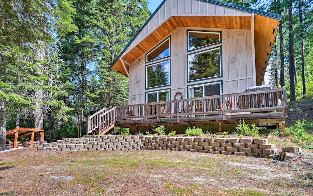 Peaceful Hillside Leavenworth Cabin On Acre Lot