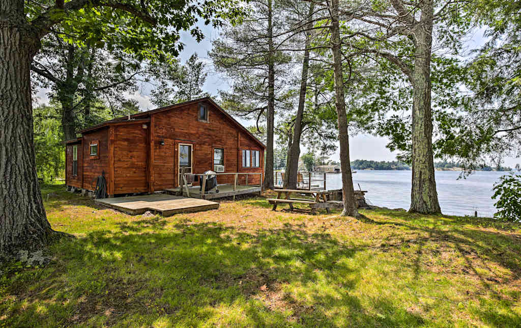 Riverfront 1000 Islands Cabin On Pvt Island