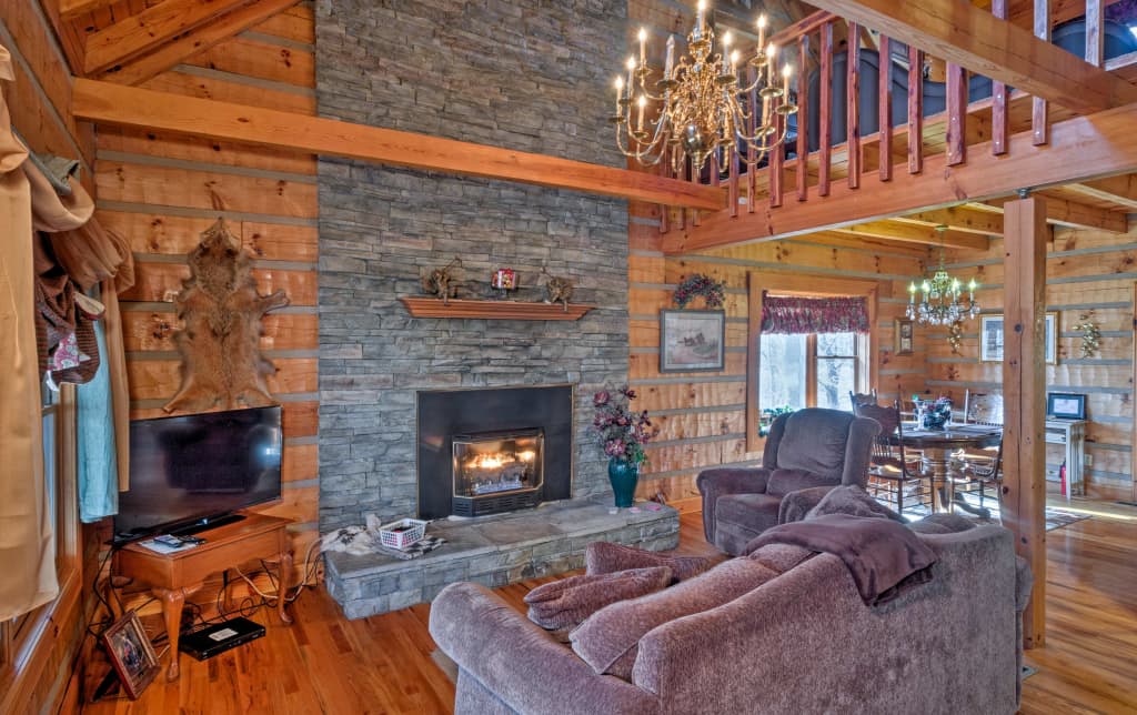 Serene Quiet Russell Springs Log Cabin