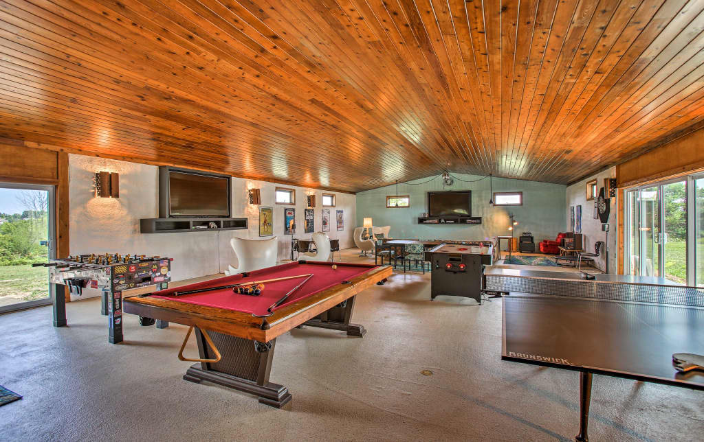 70 S Themed Traverse City Home W Hot Tub