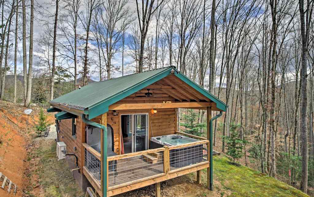 Superb Bryson City Studio Cabin W Hot Tub Patio