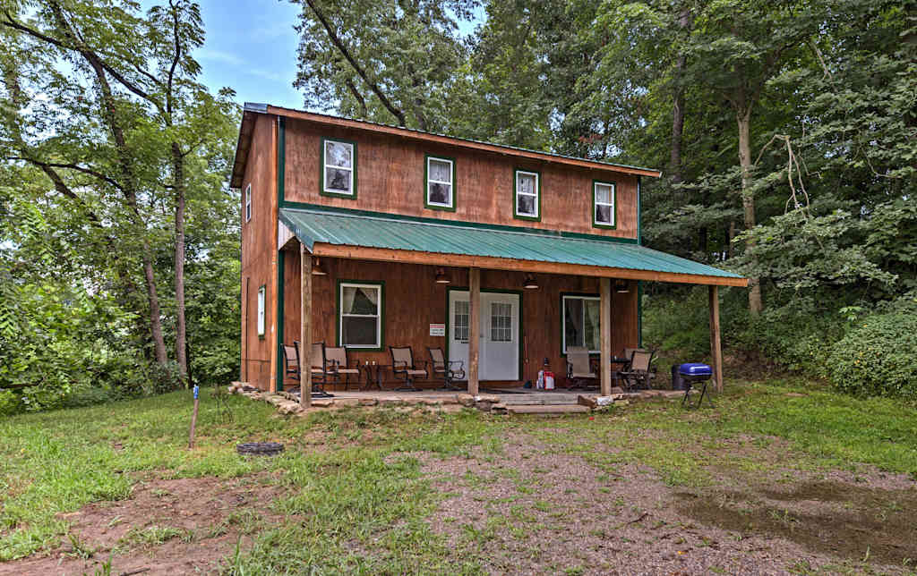 Quiet Mount Perry Cabin On An Operating Farm