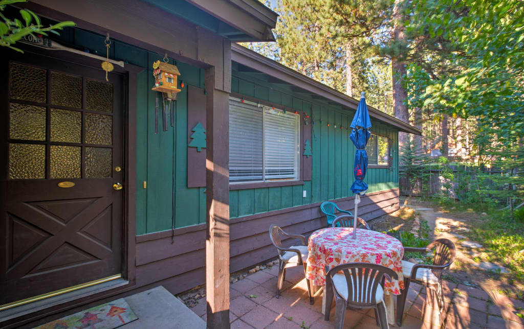 Rustic Cabin W Yard Patio Walk To Lake Tahoe