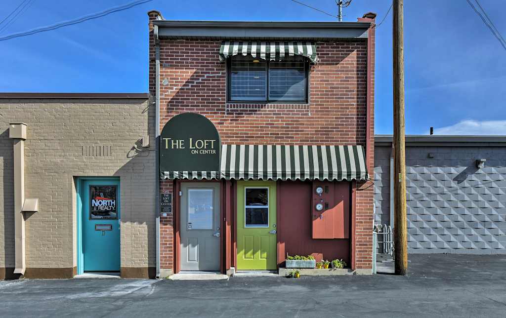 The Loft On Center Downtown Logan Apt W Deck