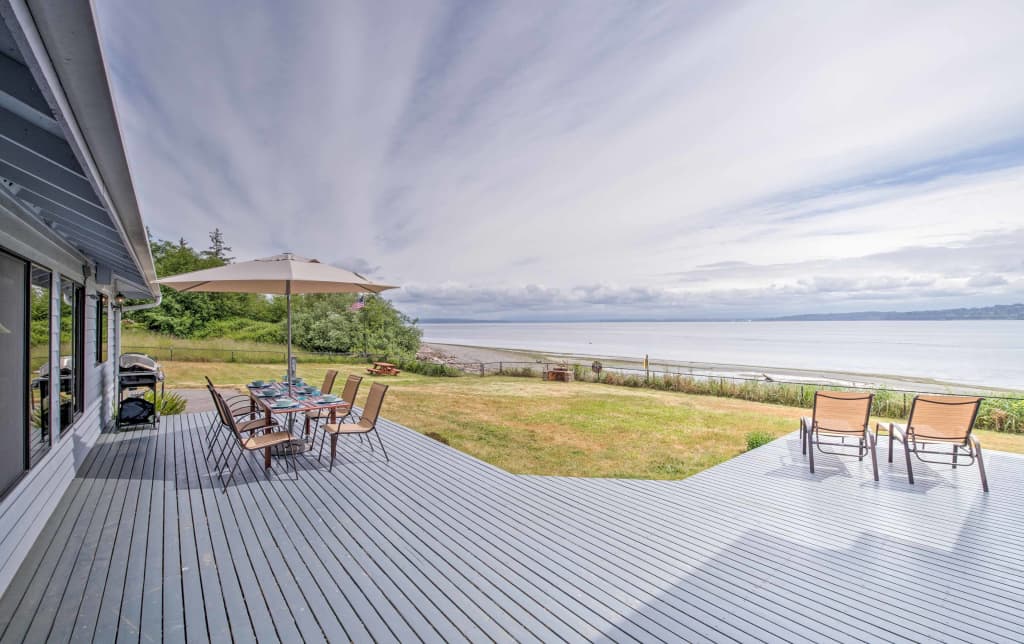 Luxury Waterfront Home W Pool On The Puget Sound