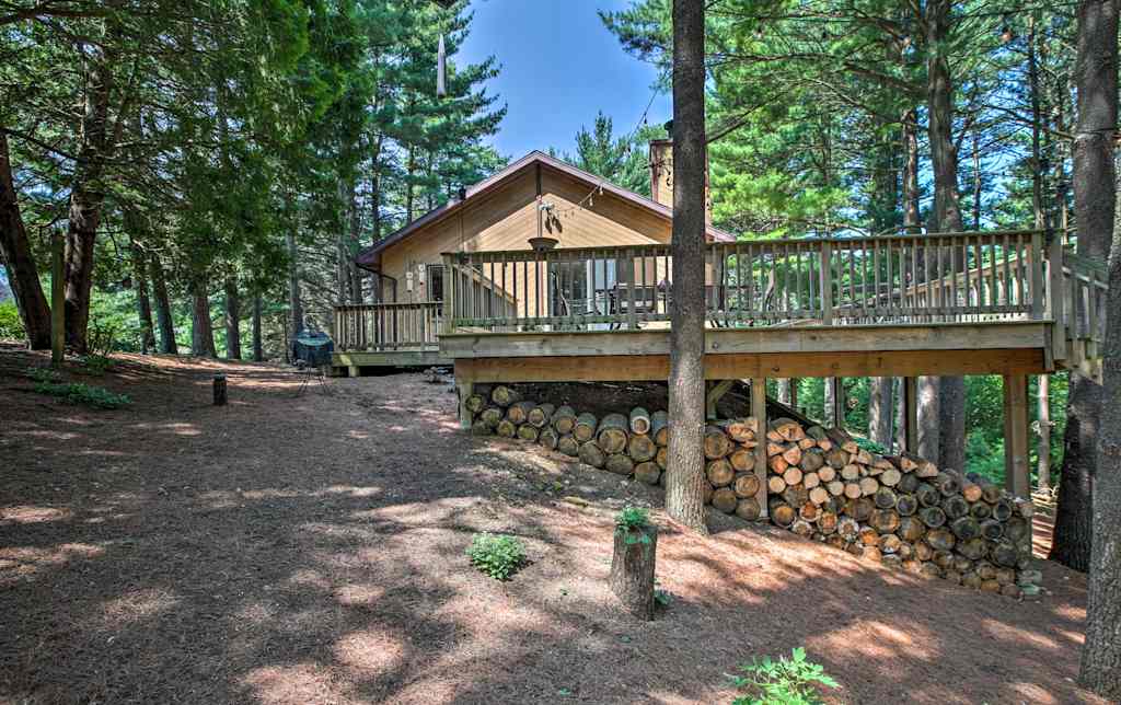 Lake Geneva Home W Fire Pit 5 Mins To Town