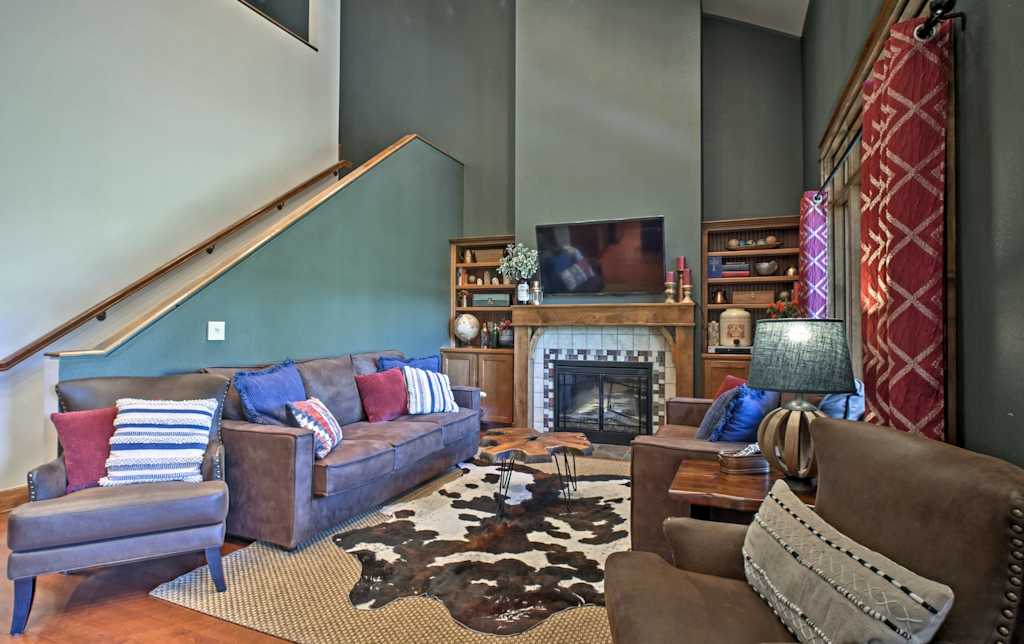 Lake Taneycomo Penthouse Condo W Gas Grill Dock