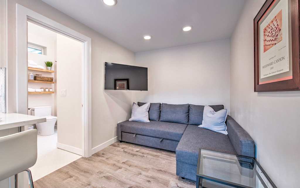 New Cozy Modern Home 8 Miles To Downtown Seattle