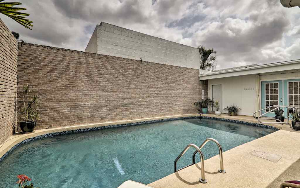 Updated Mcallen Townhome W Pool Patio More