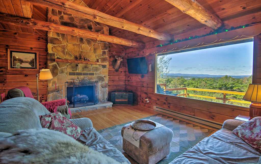 New Bedford Home W Deck Views Finished Basement