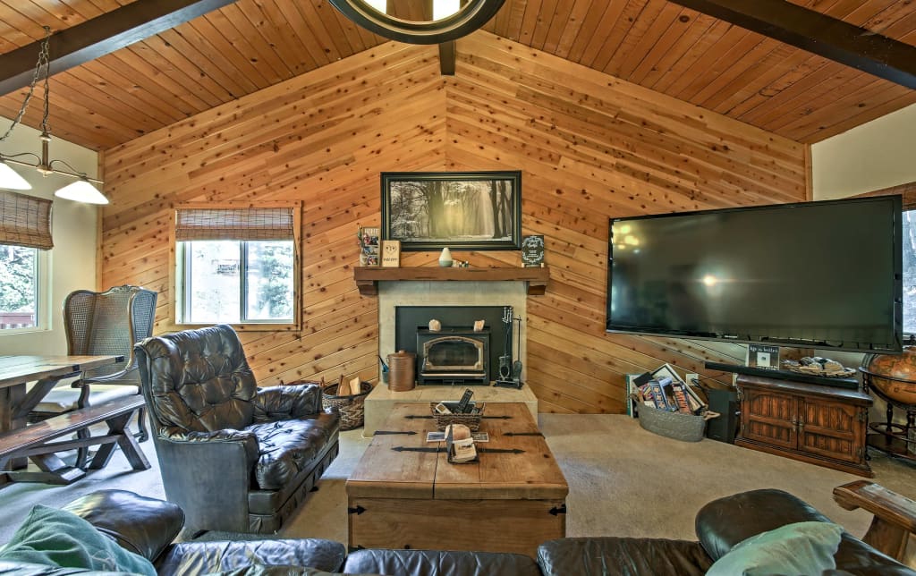 New Oak Wood Lodge Evolve Vacation Rental