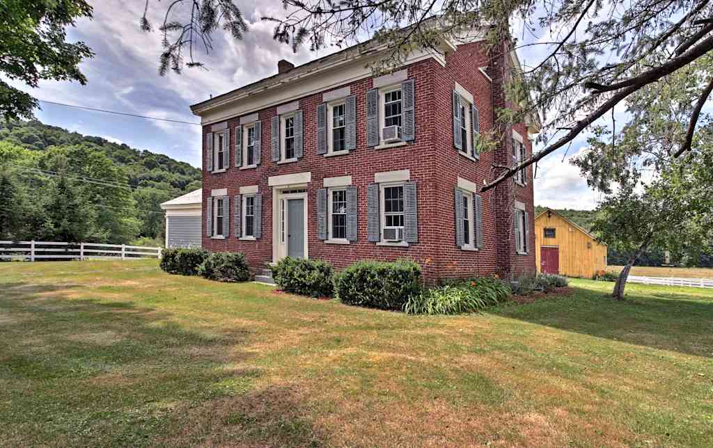 Greenwich Colonial Farmhouse W Deck On 100 Acres
