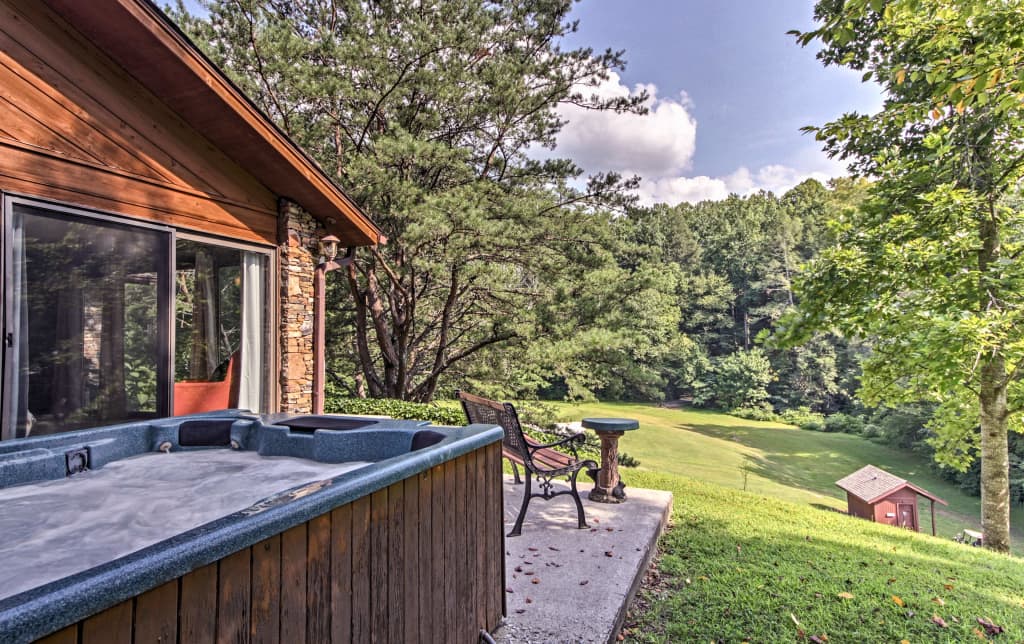 Secluded Gatlinburg Home W Hot Tub Game Room