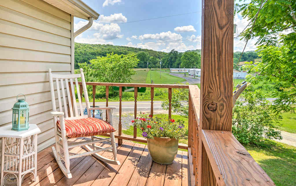 Hillside Getaway W Fire Pit 2 Mi To Smoke Hole