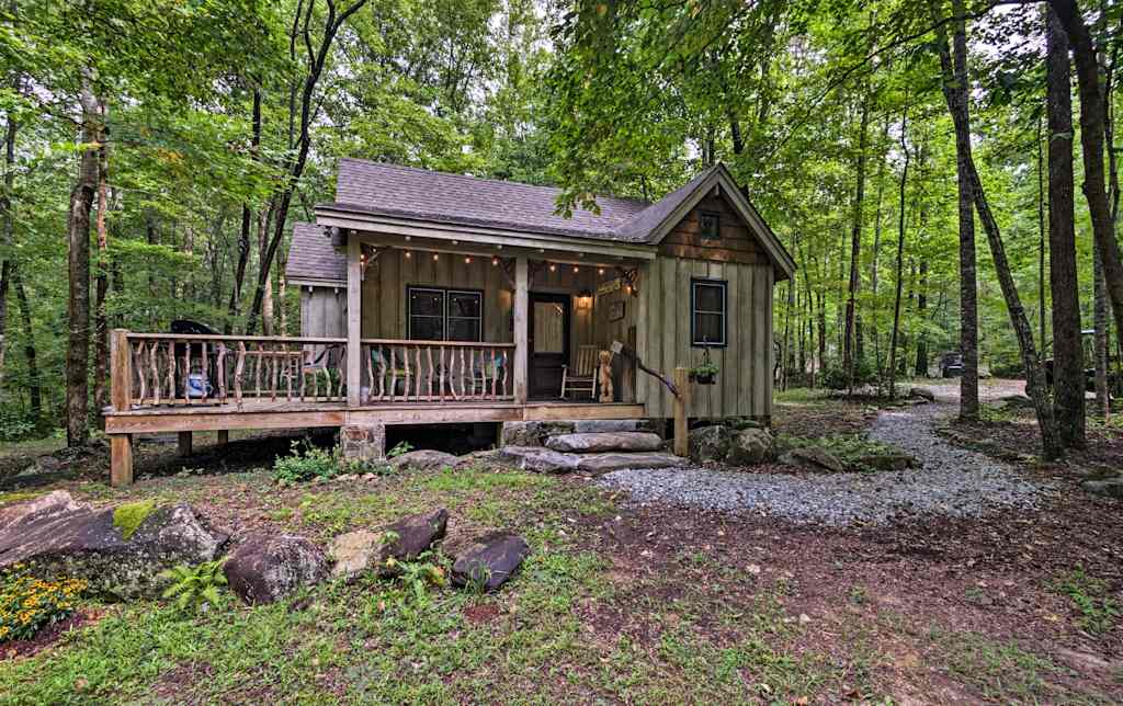 Restful Creekside Retreat By Table Rock State Park