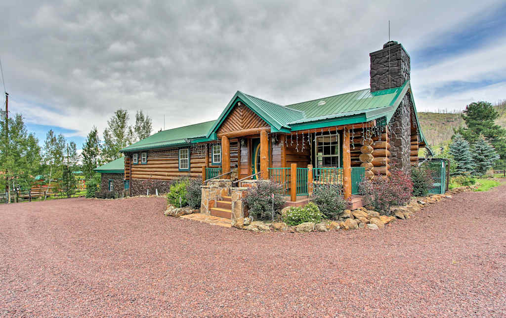 The Lodge At Snover Lodge Stables In Greer