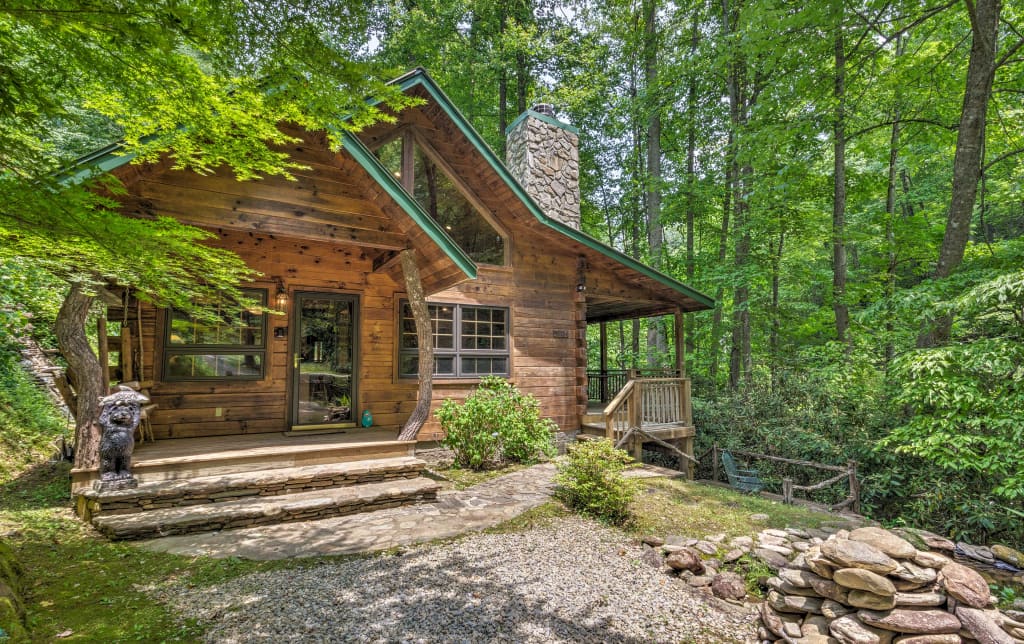 Storybook Bryson City Cabin On Stream W Hot Tub