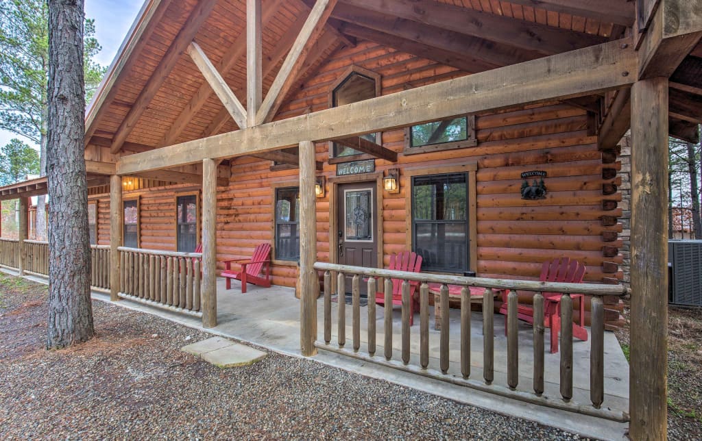 Lavish Cabin W Hot Tub Deck Near Broken Bow Lake