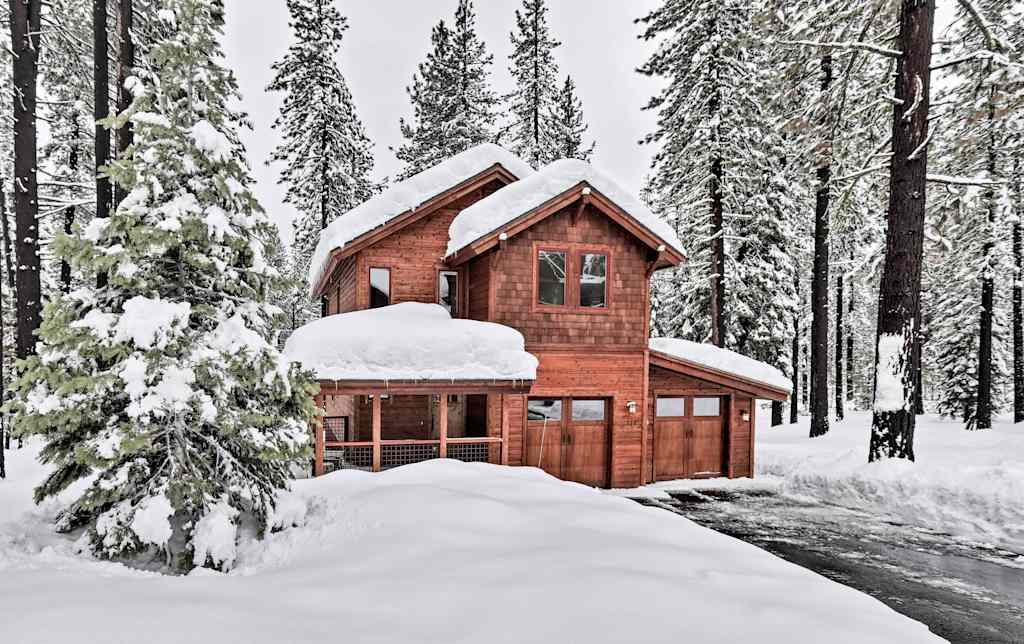 Mountain Modern Truckee Home W Deck Views