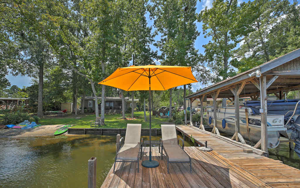 Lake Sinclair Waterfront Home W Fire Pit Dock
