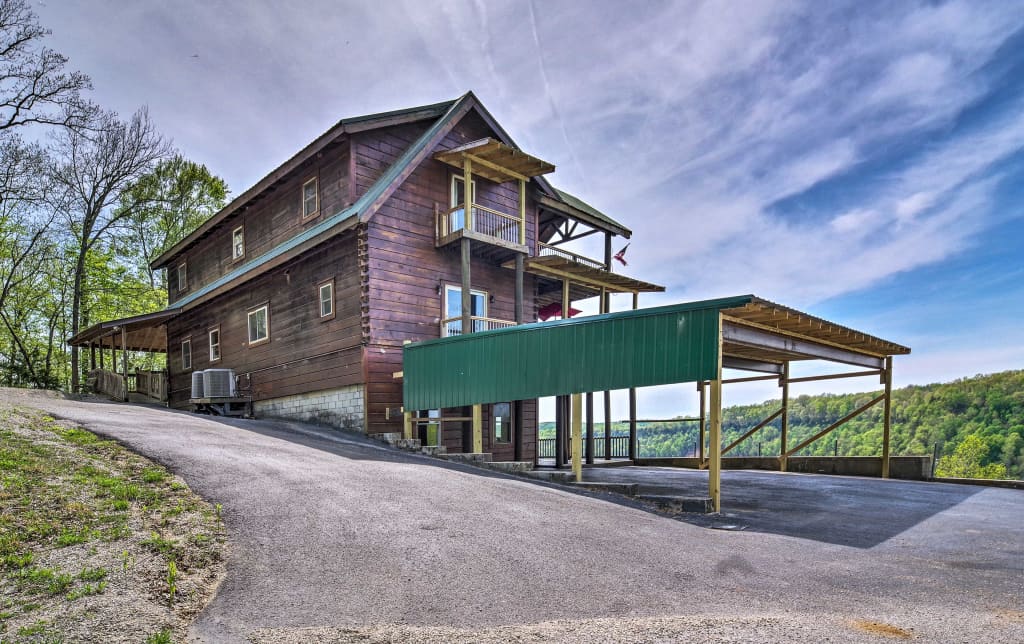 Spacious Cabin On Dale Hollow Lake W Hot Tub