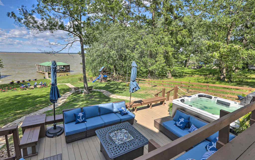 New Grand Lake Livingston Home Sleeps 16 W Hot Tub