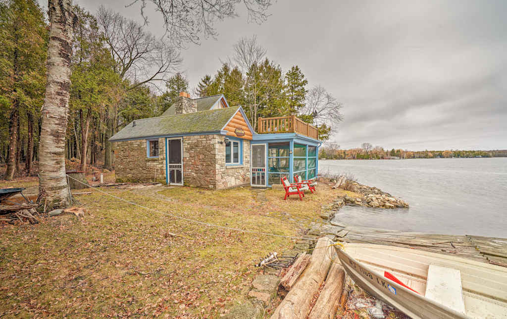 New Rustic Lakefront Cabin W Canoe In Sturgeon Bay