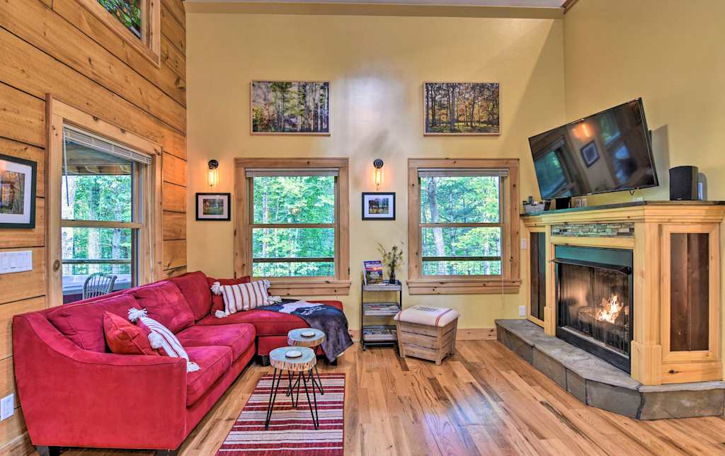 Romantic Asheville Area Cabin W Deck Hot Tub