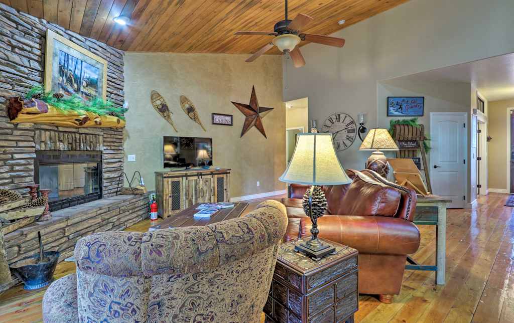 Private Lakeside Home Mins To Rainbow Lake