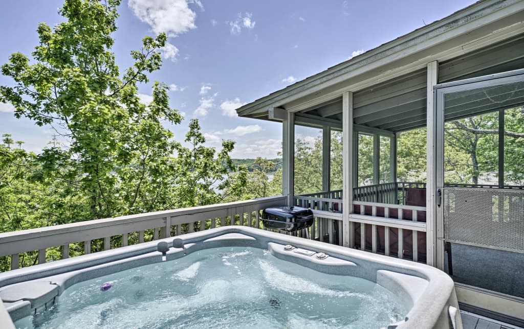 Resort Home W Hot Tub On Lake Of The Ozarks