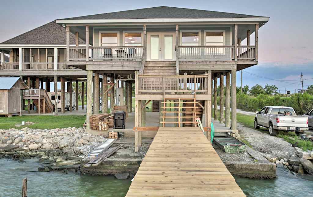 Luxe Waterfront Lake Pontchartrain Home W Dock