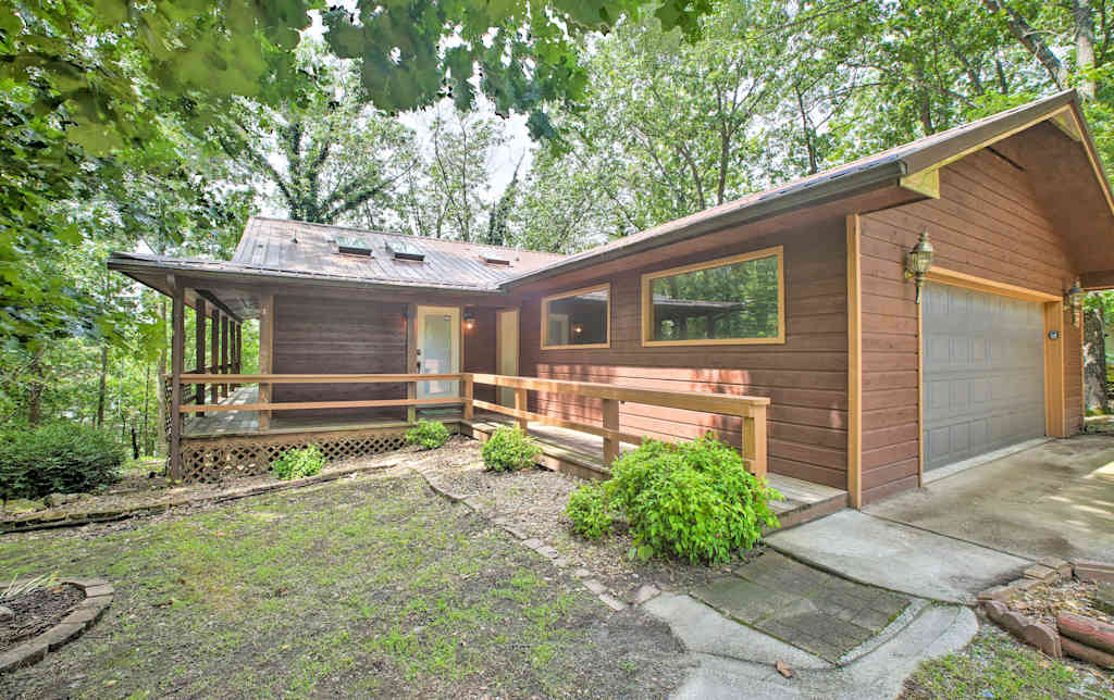 Home W Large Deck On Table Rock Lake Evolve Vacation Rental