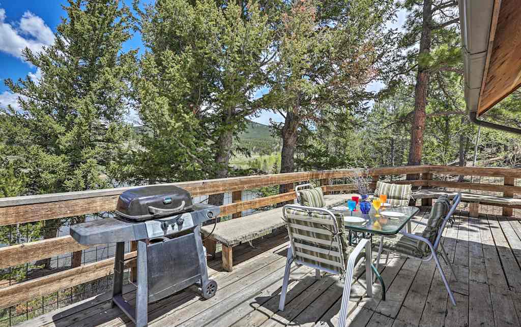 Black Hawk Home W Prvt Fishing Lake Grill