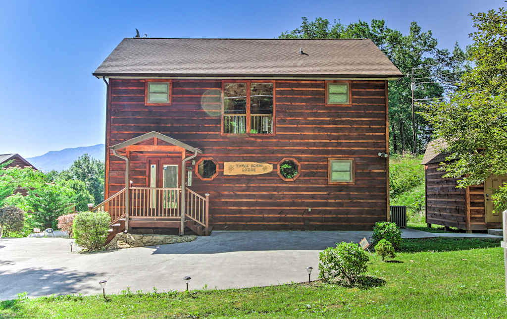 3 Story Gatlinburg Cabin W Hot Tub Mtn View