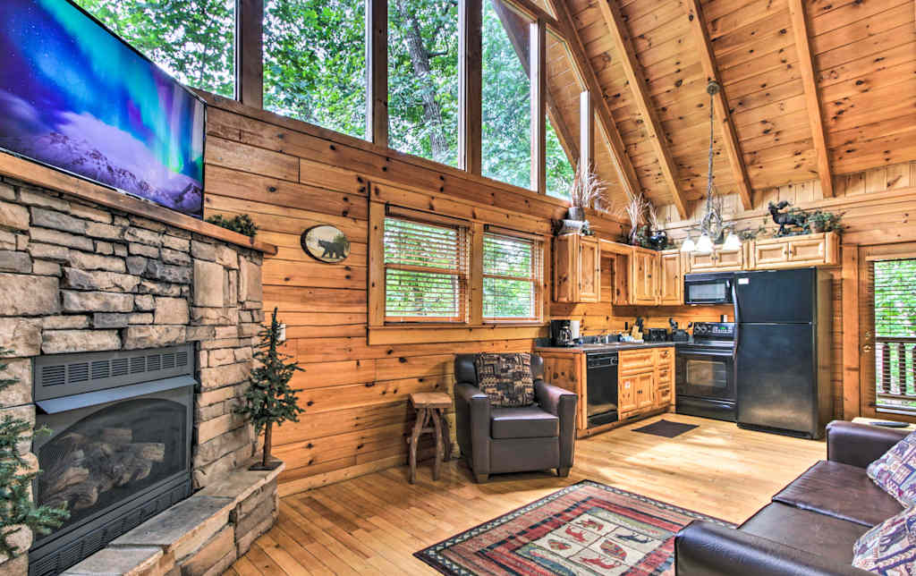 Romantic Pigeon Forge Log Cabin W Hot Tub