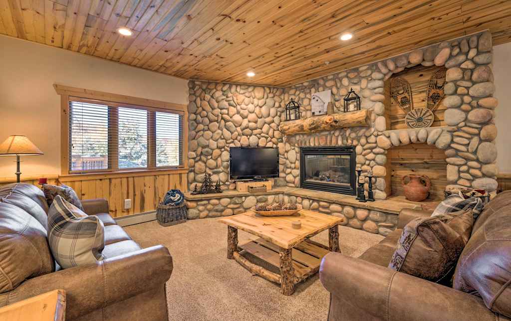 New Rustic Ski Condo W Balcony 1 Mile To Canyons