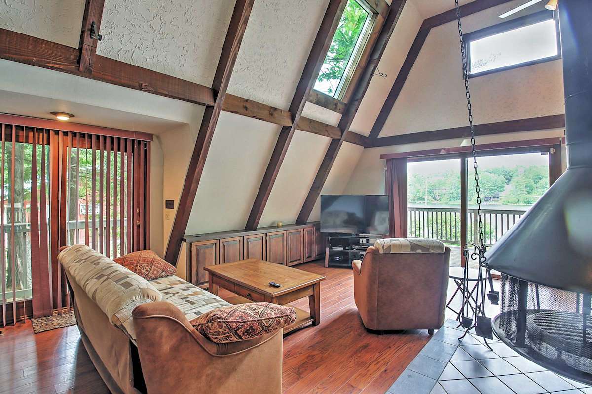 Cozy AFrame Center Barnstead House on Locke Lake!