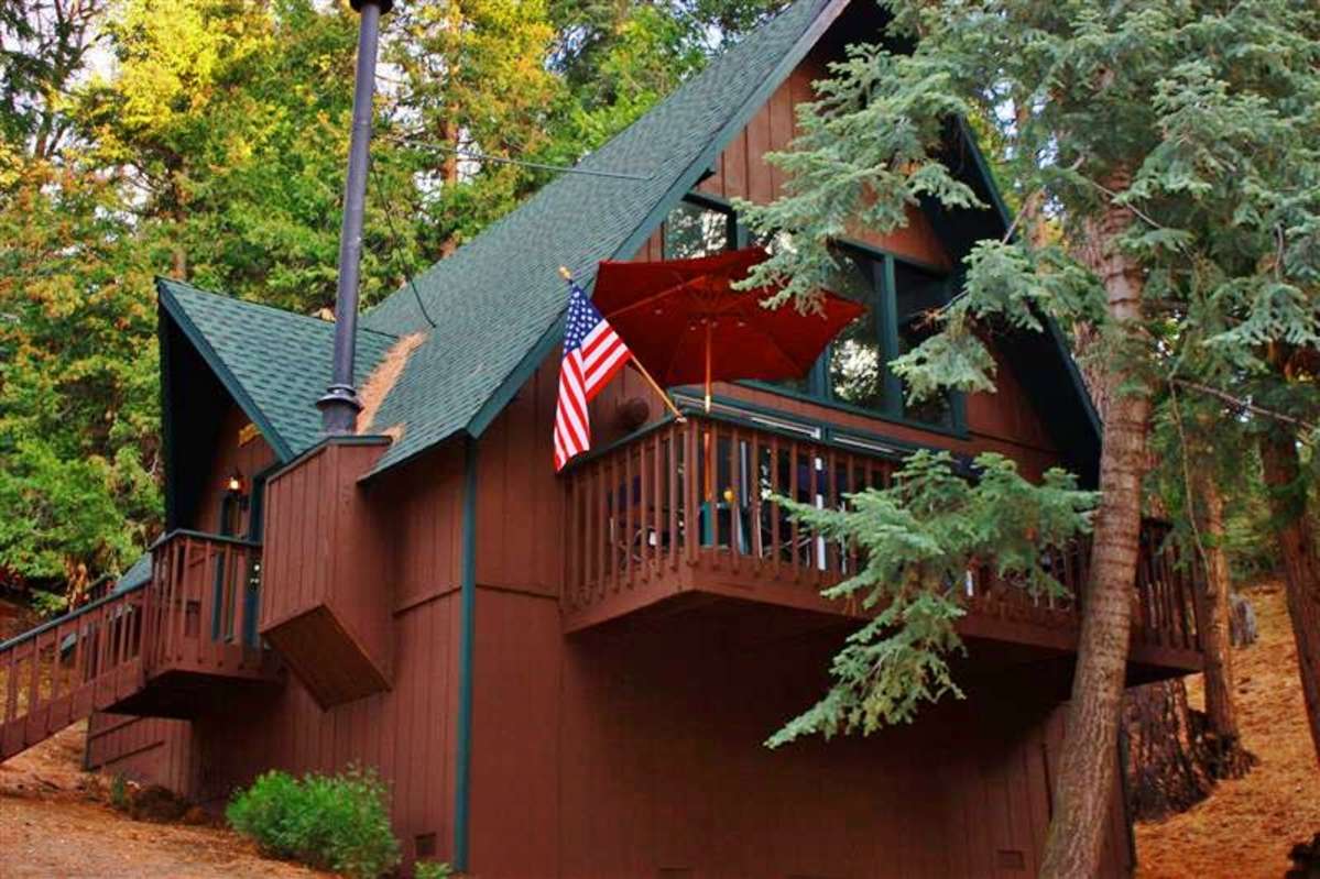 Lake Arrowhead Cabin w/Deck & Loft 2Mi to Village Evolve