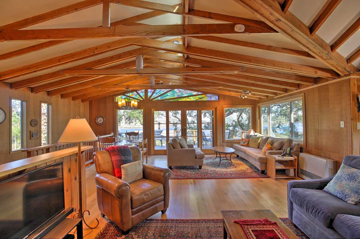Hillside Home w/ Deck & Views of Tomales Bay! Inverness, CA Evolve