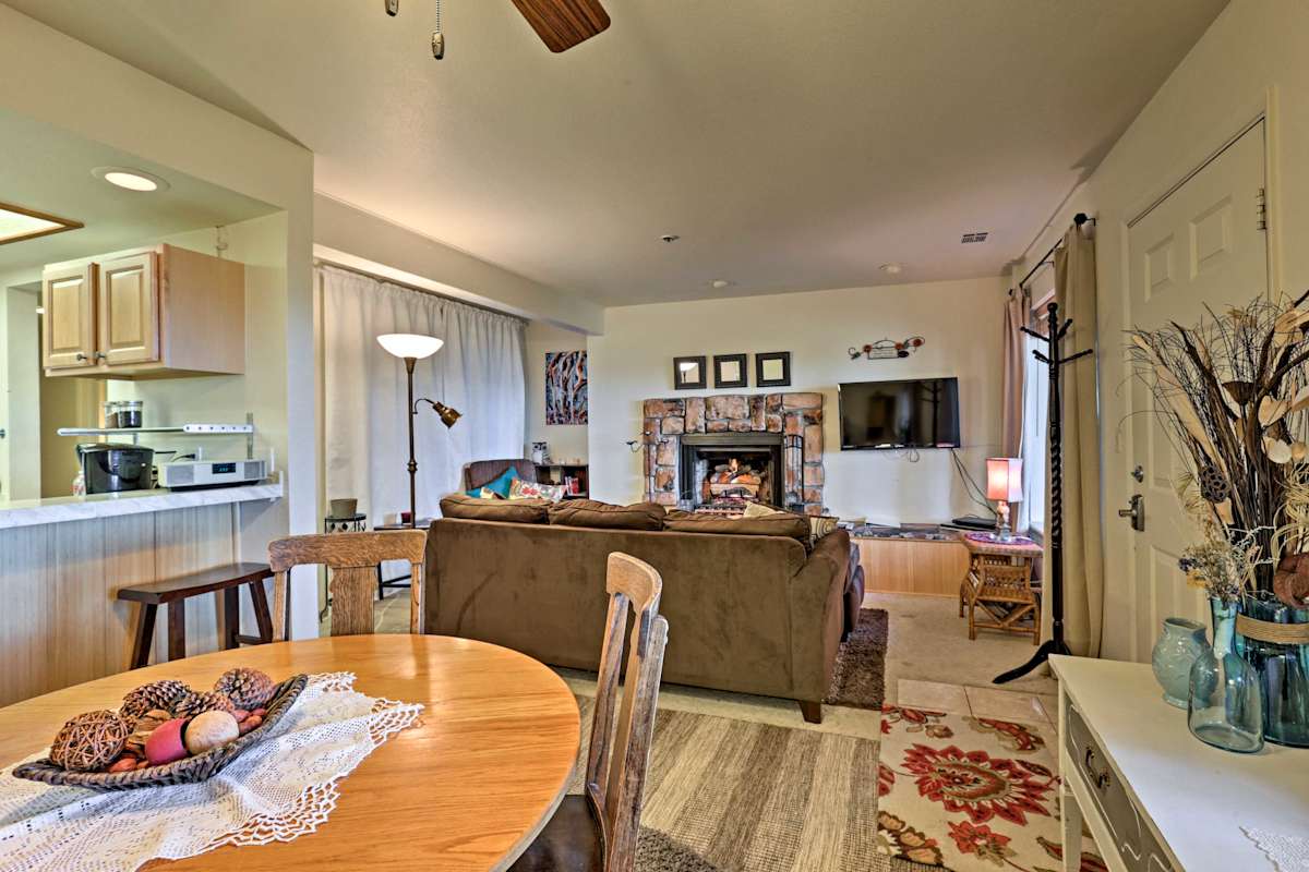 Cozy Stateline Condo w/ Community Hot Tub & Views!