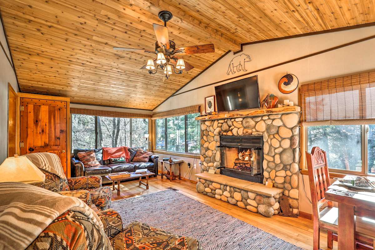 Beautiful Ruidoso Cabin w/Private Hot Tub & Views!