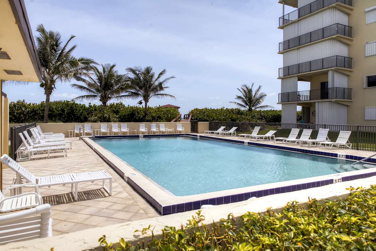 Jensen Beach Condo w/ Oceanfront Balcony & Pool! Evolve