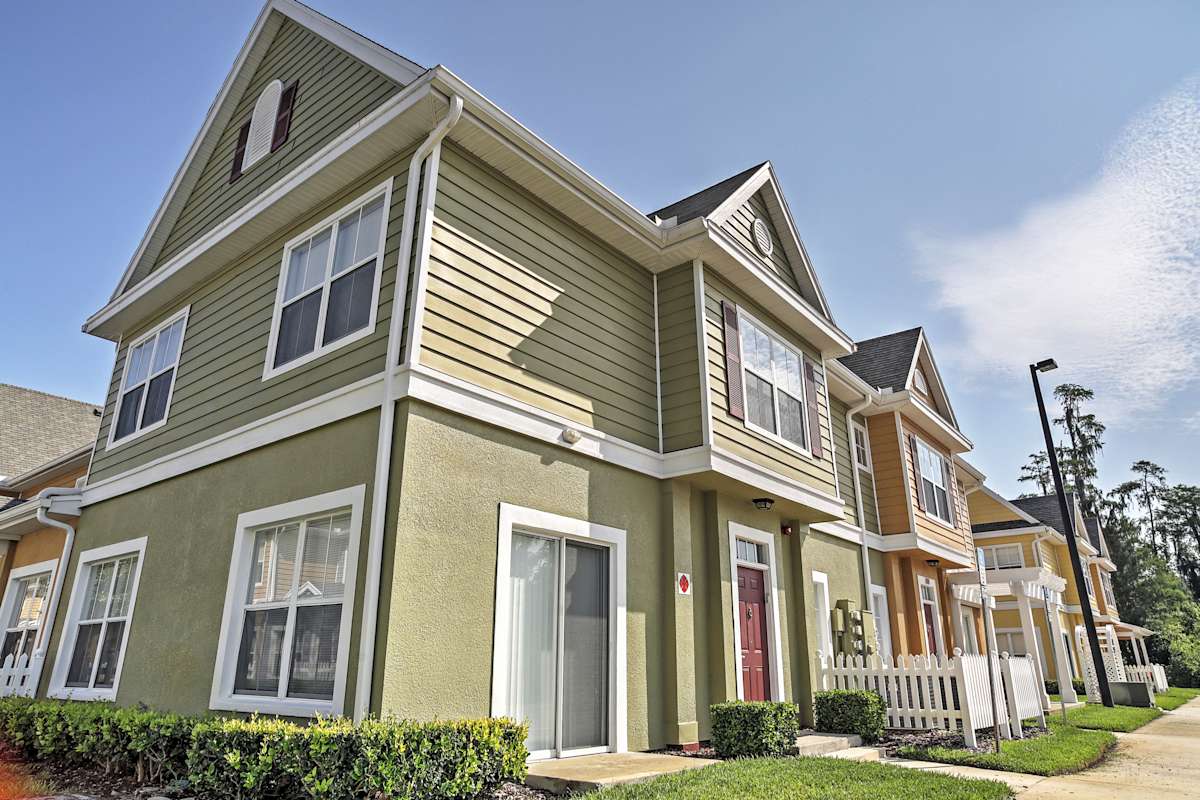 Townhome w/ Resort Perks, Near Disney & Universal! Kissimmee, FL Evolve