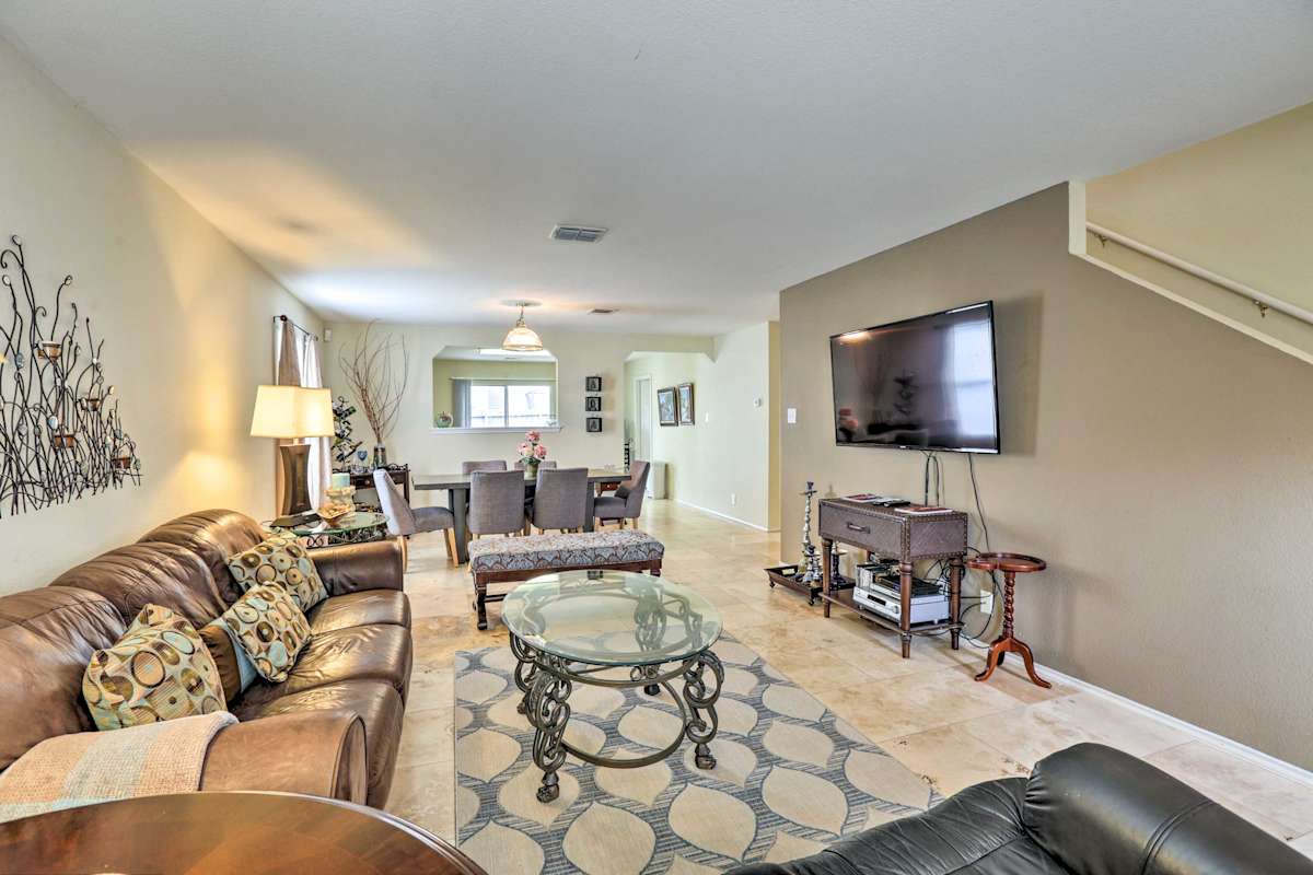 spacious-family-home-near-san-antonio-hotspots-evolve