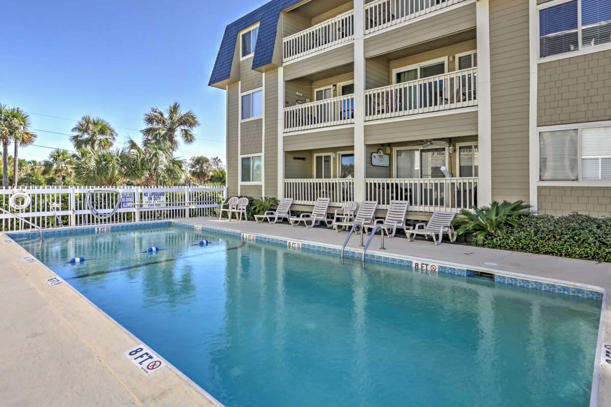 Isle of Palms Condo w/ Pool Access Walk to Beach! Evolve