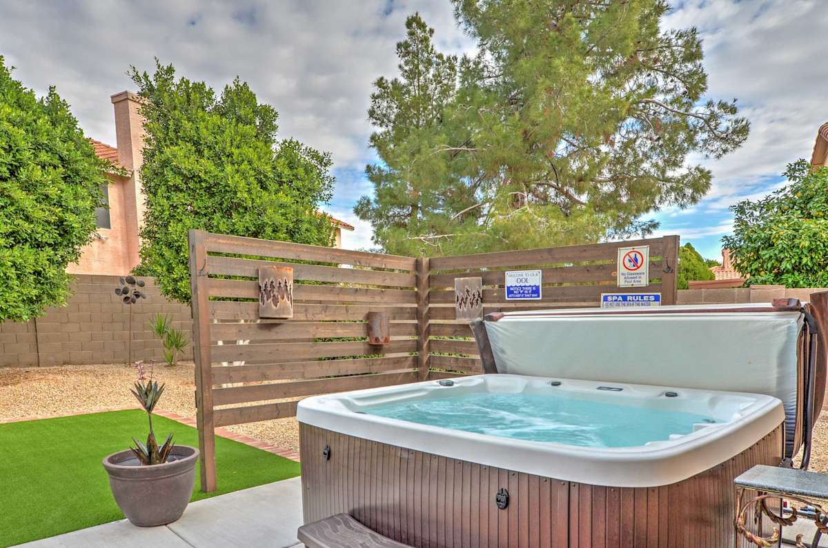Fenced Hot Tub & BBQ Oasis Modern Scottsdale Home Evolve