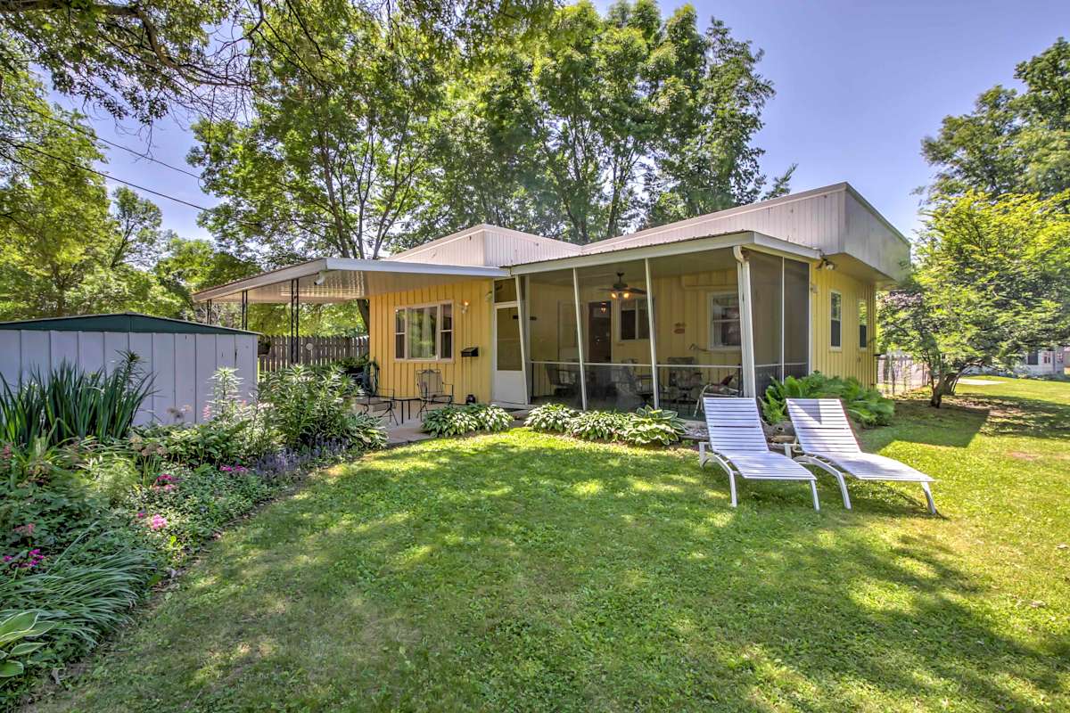 'Spruce Haven' Cottage Walk to Mississippi River! Bellevue, IA Evolve