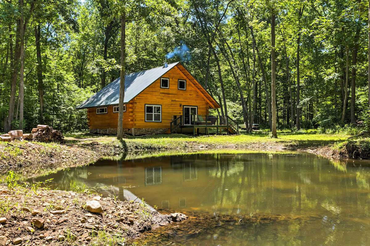 Lyndhurst Cabin on Farm w/ Pond & Stocked Stream! Evolve