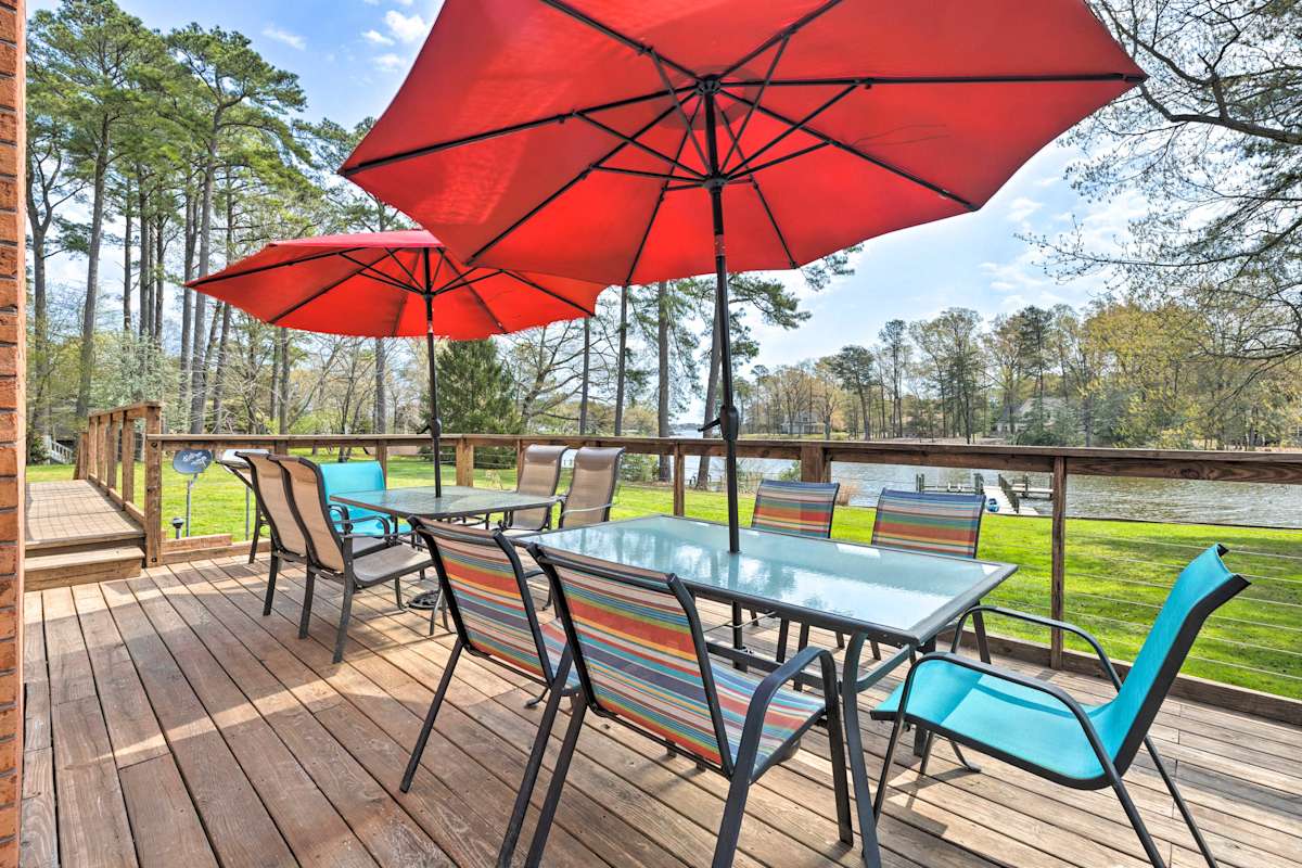 'River's Edge Retreat’ with Kayaks & River Access! Reedville, VA Evolve